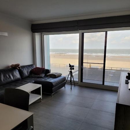 Studio 105 Op Zeedijk Met Frontaal Zeezicht 1Ste Verdiep Middelkerke Exteriér fotografie