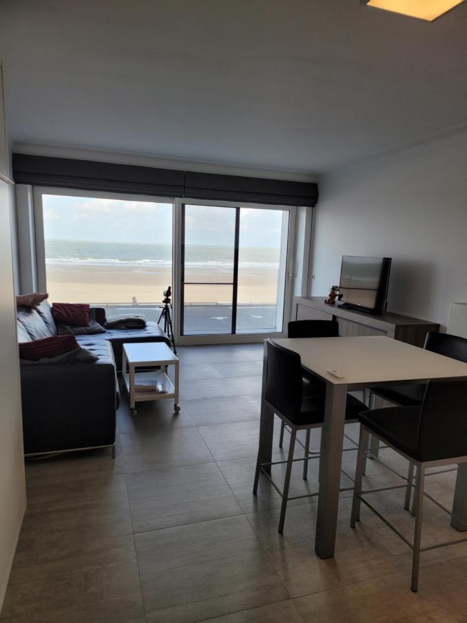 Studio 105 Op Zeedijk Met Frontaal Zeezicht 1Ste Verdiep Middelkerke Exteriér fotografie
